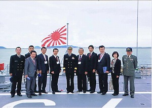 平成25年10月19日　防犯議員連盟　護衛艦「みょうこう」視察　於　博多港