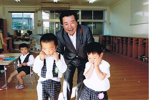 平成25年10月22日　行政視察　久留米の「認定こども園」にて子ども達と