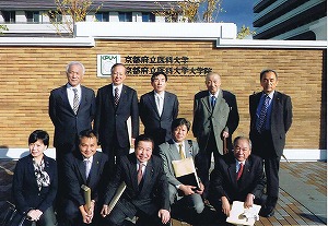 平成25年11月12日　厚生労働環境委員長として、京都府立医科大学を視察